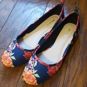 Amazing Aldo Floral Flats